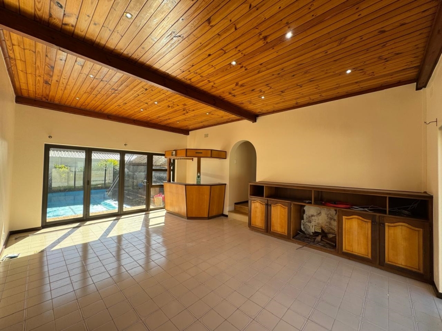 To Let 6 Bedroom Property for Rent in Table View Western Cape